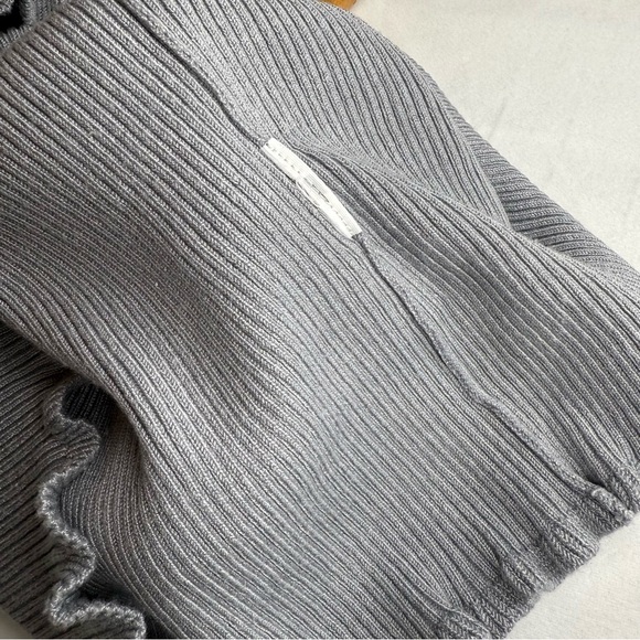 Abercrombie & Fitch Gray Ribbed Button-Down Top - Picture 2 of 8